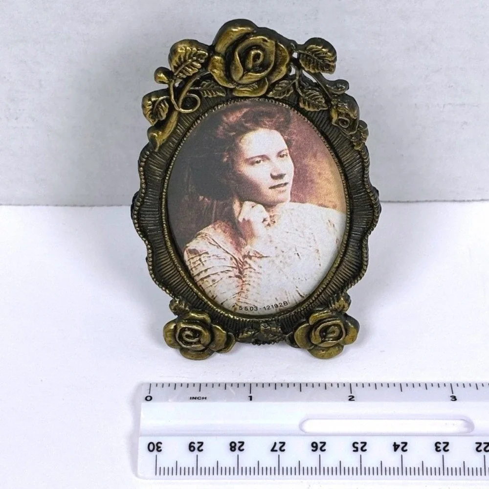 Vtg 80s Ornate Oval Rose-Embossed Mini PhotoFrame 2.5x3 Victorian Dark Romantic